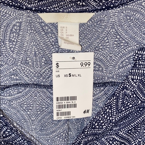 H&M | V-neck Blouse - Picture 3 of 3